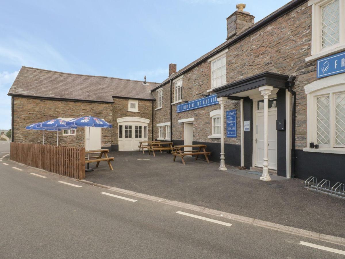 Отель The Blue Lion Cynwyd Экстерьер фото